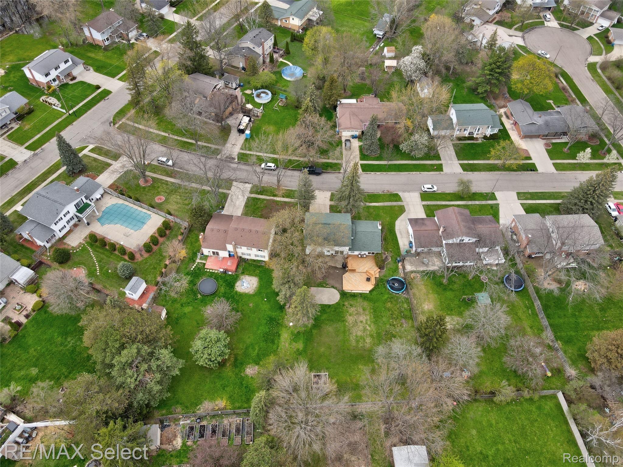 757 Huntington Road Grand Blanc, MI 48439 - Photo 36 of 37 757 Huntington Road 13.jpg