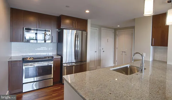 $2,385 | 2200 Benjamin Franklin Parkway, Unit W1704, Philadelphia, PA 19130