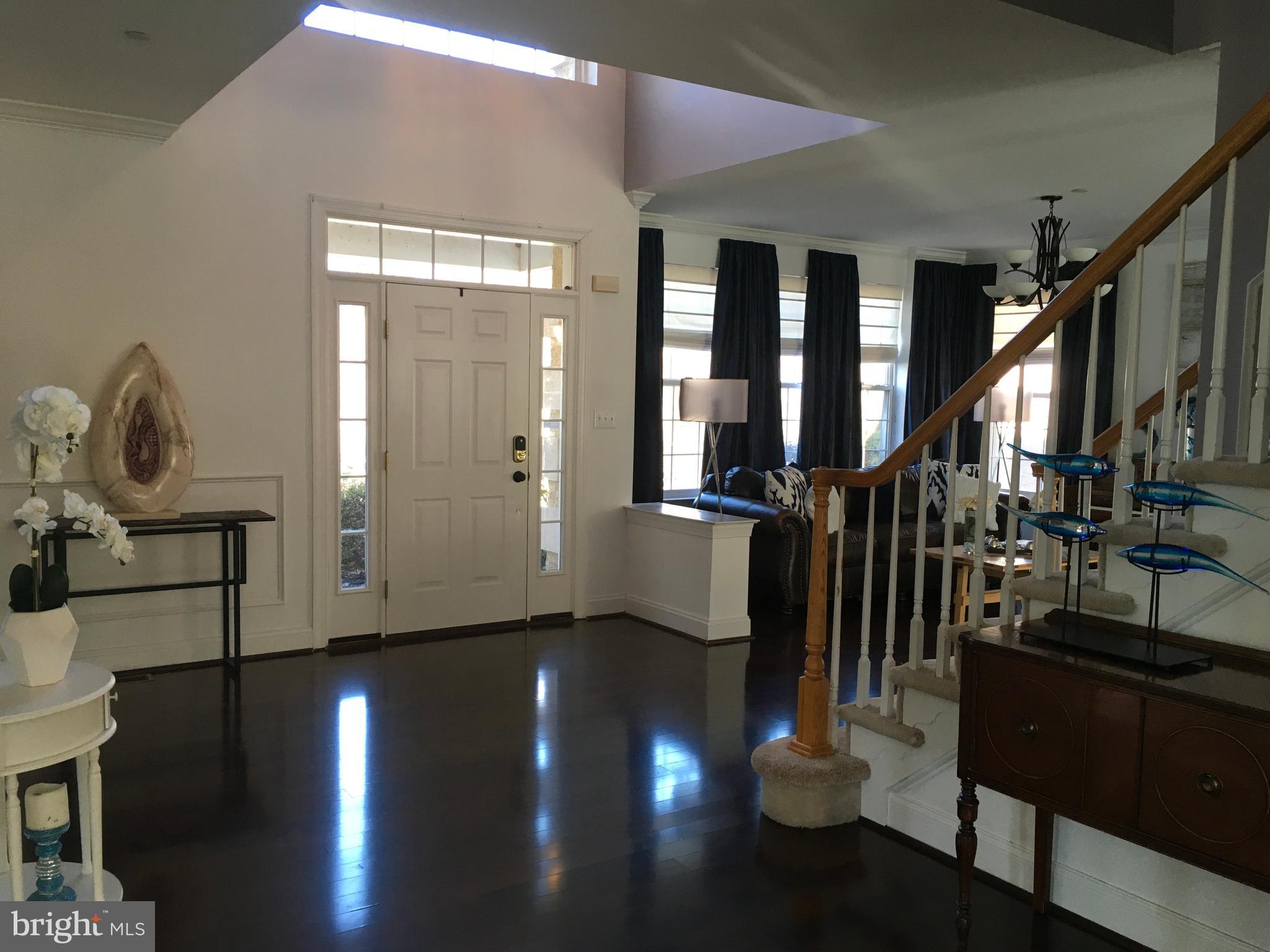 761 Kelli Lane Springfield, PA 19064 - Photo 4 of 54 Foyer