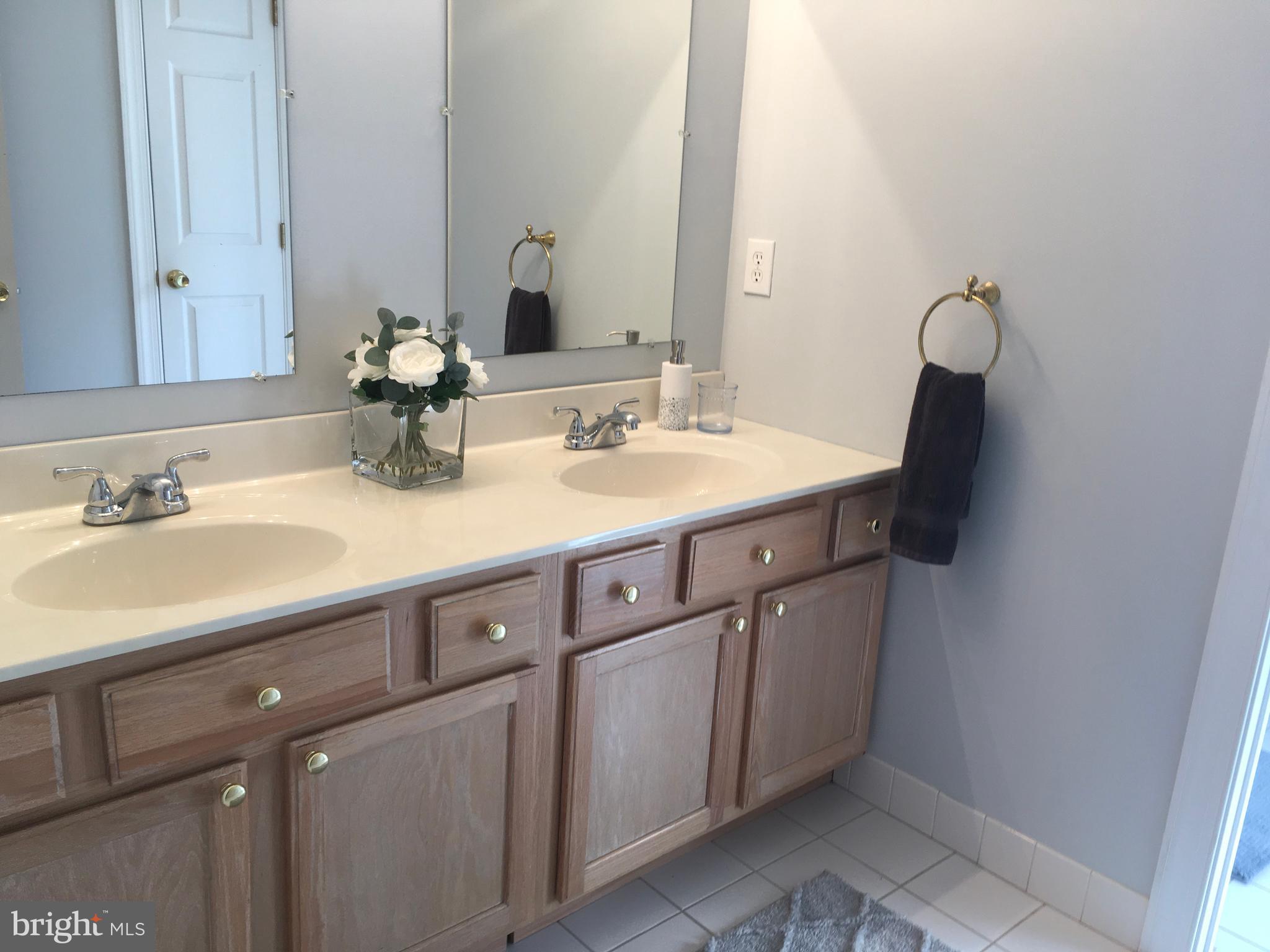 761 Kelli Lane Springfield, PA 19064 - Photo 36 of 54 Hall Bathroom