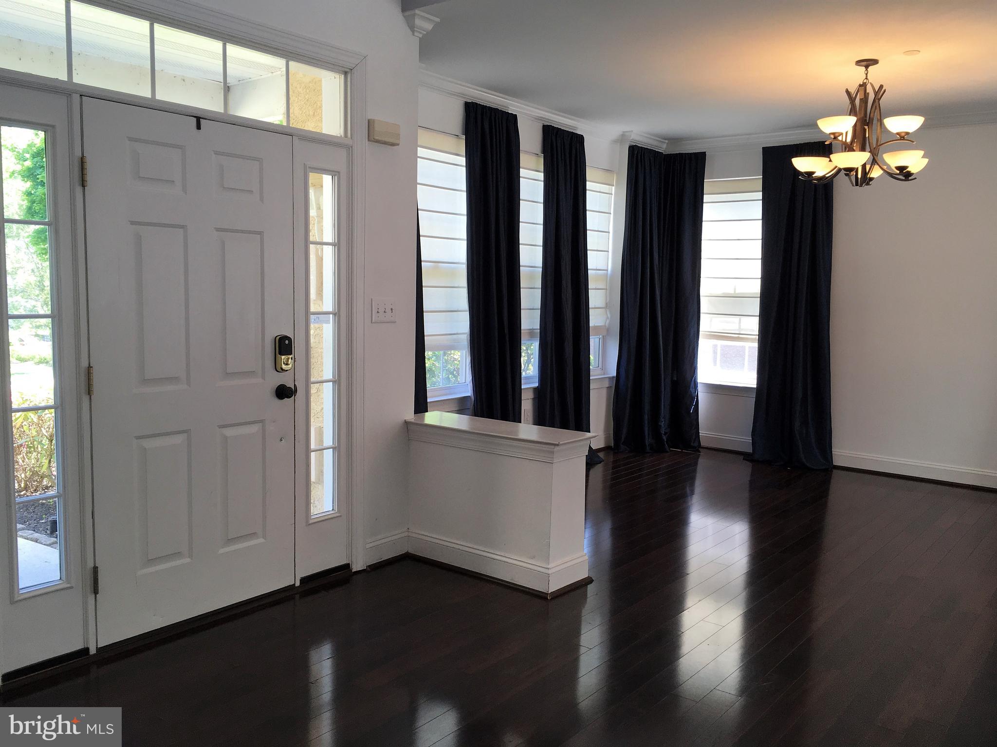 761 Kelli Lane Springfield, PA 19064 - Photo 5 of 54 Living Room