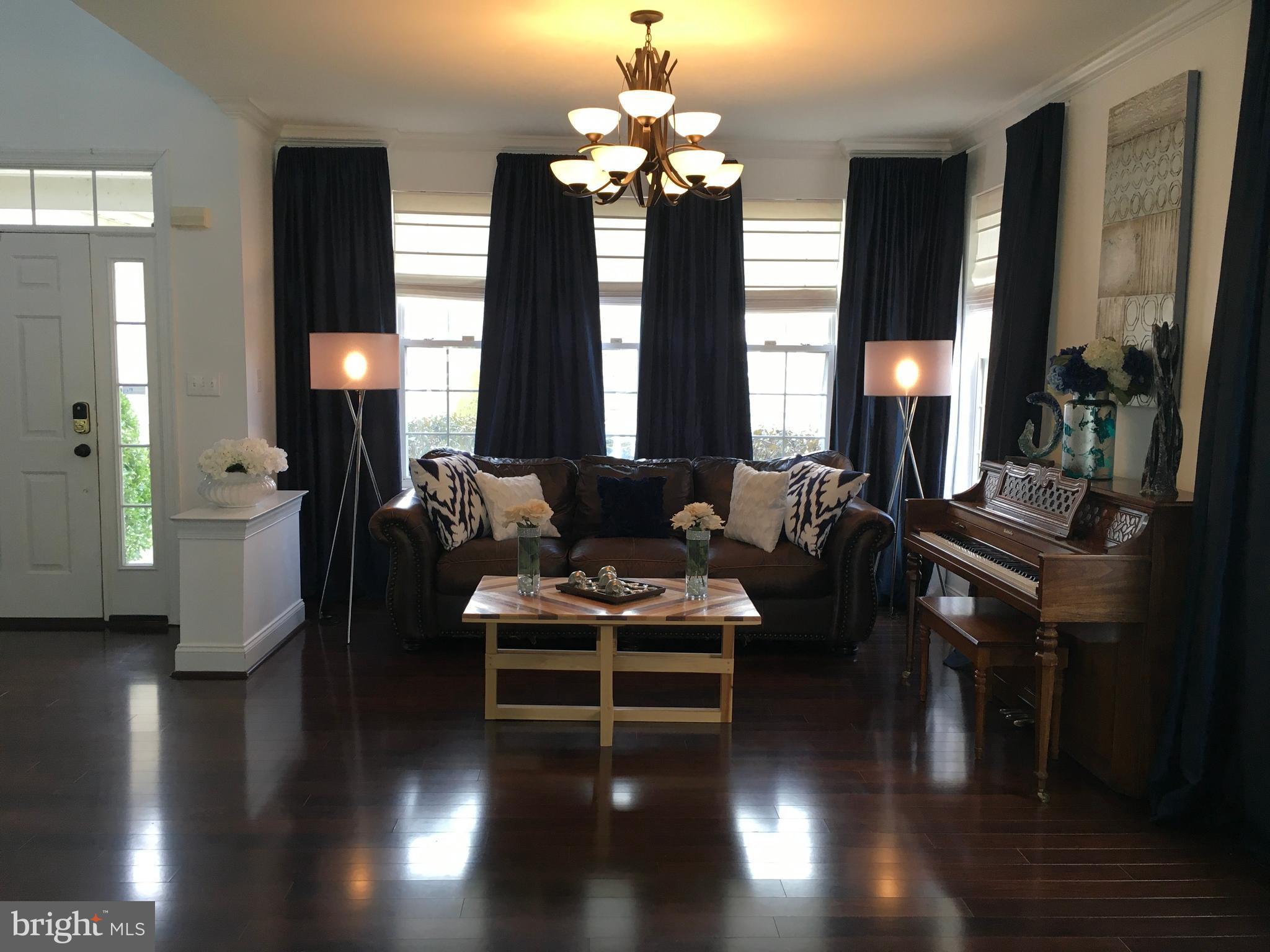 761 Kelli Lane Springfield, PA 19064 - Photo 6 of 54 Living Room