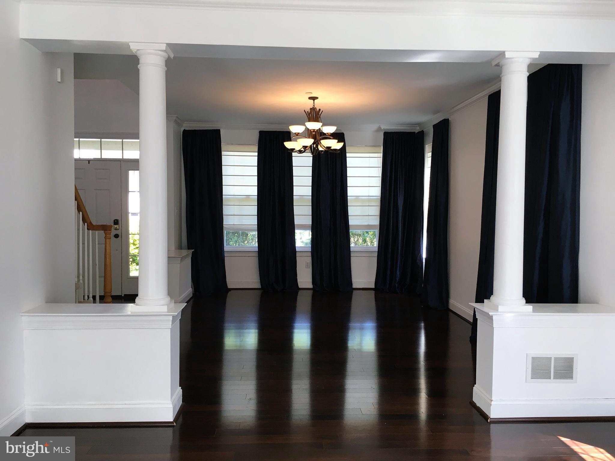 761 Kelli Lane Springfield, PA 19064 - Photo 7 of 54 Living Room