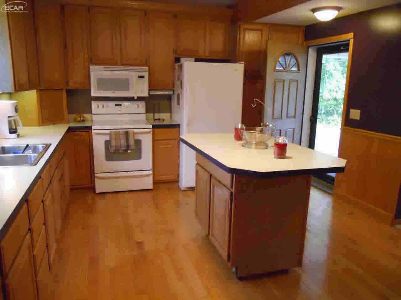 8201 Vassar Road Millington, MI 48746 - Photo 6 of 45 21350739-5.JPG