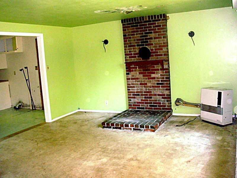 80 Meadow Road Raymond, ME 04071 - Photo 5 of 17 Living Room.