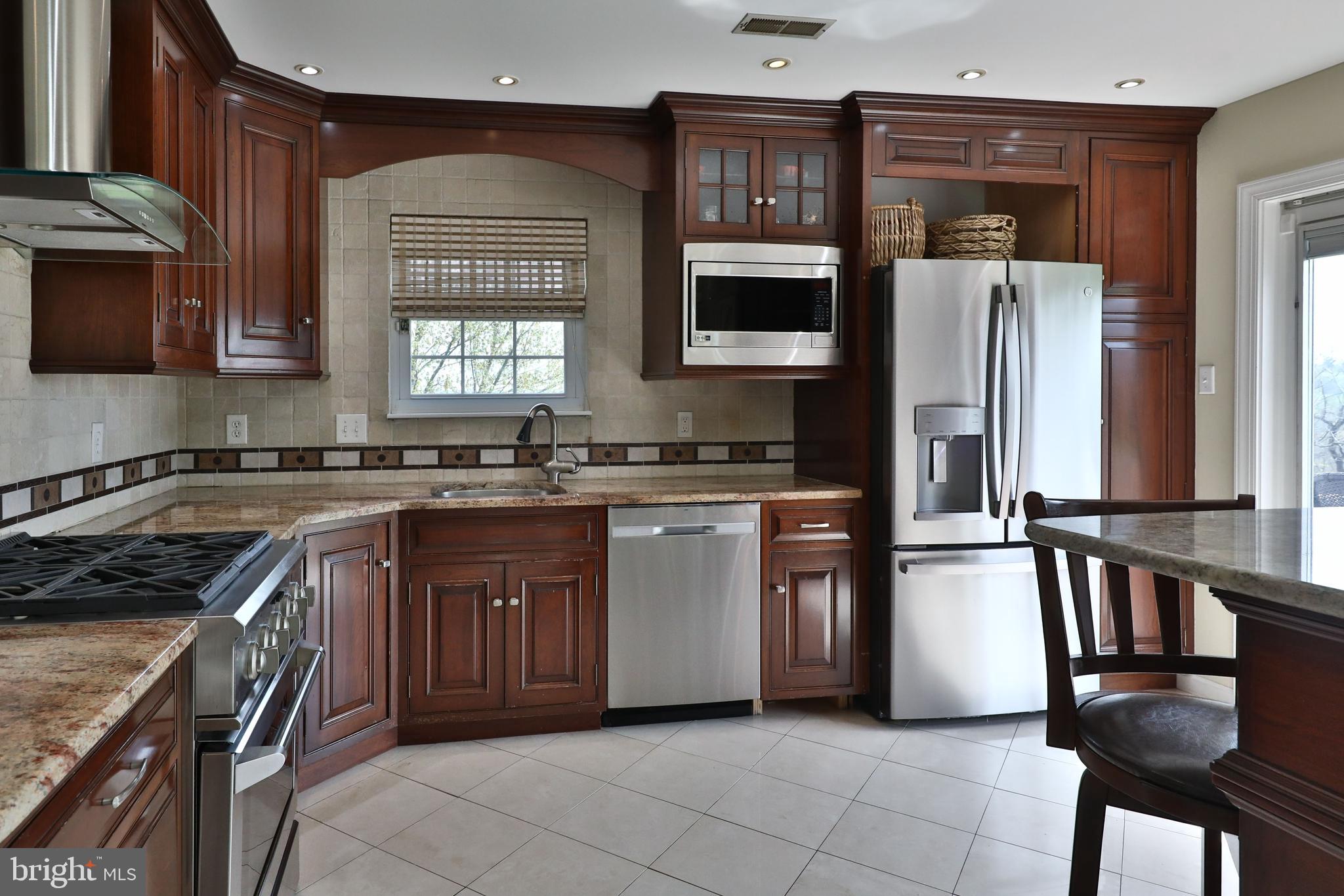 285 Militia Drive Wayne, PA 19087 - Photo 9 of 33 Kitchen