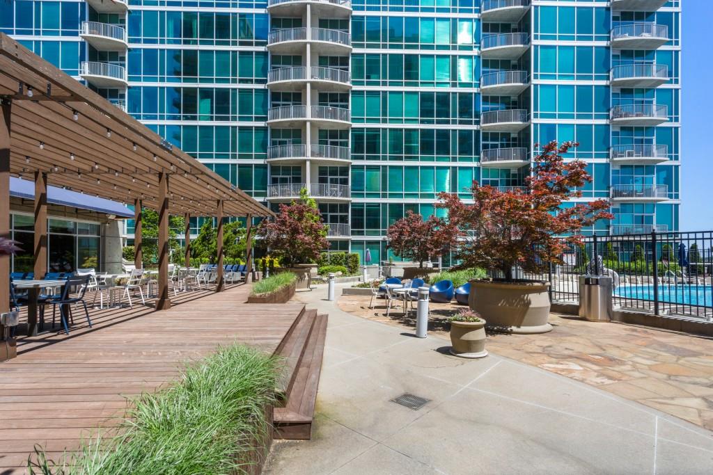 943 Peachtree Street Northeast, Unit 2009 Atlanta, GA 30309 - Photo 39 of 57 a view of a building with sitting area