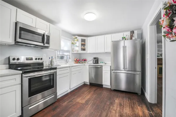 $349,900 | 652 Main Avenue, Warwick, RI 02886