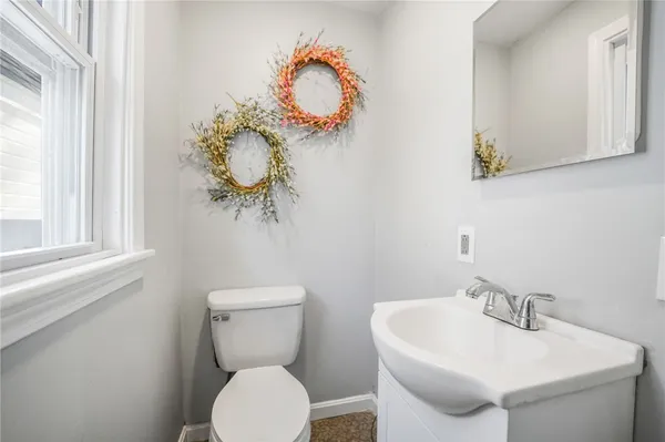$349,900 | 652 Main Avenue, Warwick, RI 02886