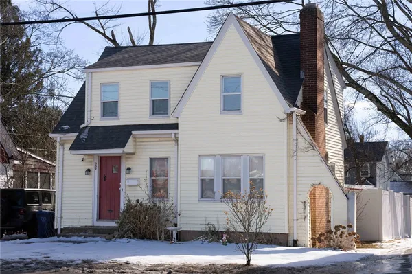 $349,900 | 652 Main Avenue, Warwick, RI 02886