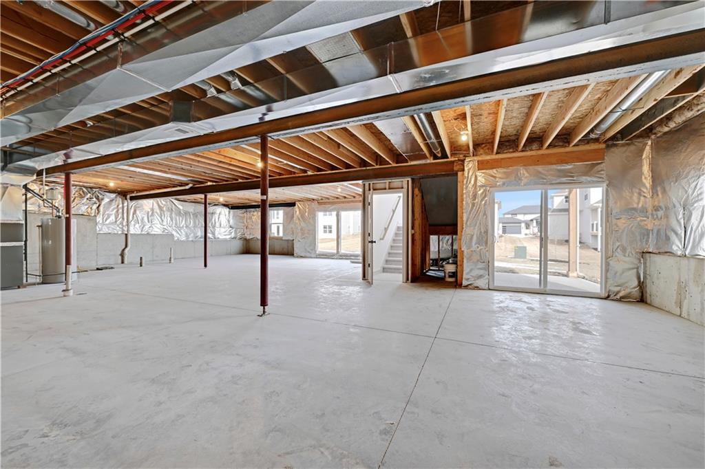 8175 Roundtree Street Lenexa, KS 66220 - Photo 12 of 31