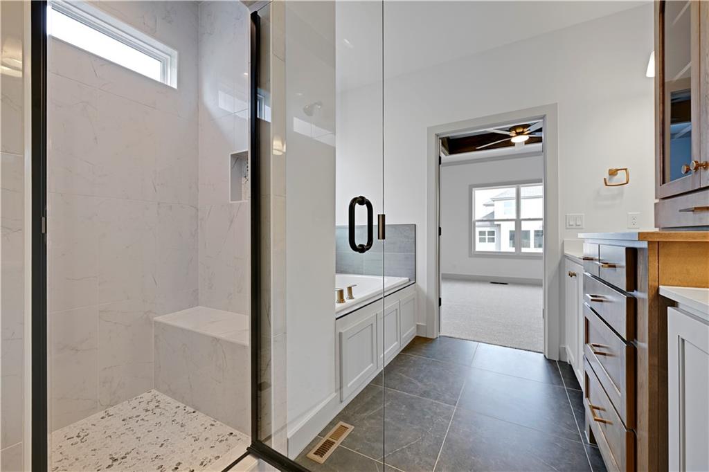 8175 Roundtree Street Lenexa, KS 66220 - Photo 15 of 31