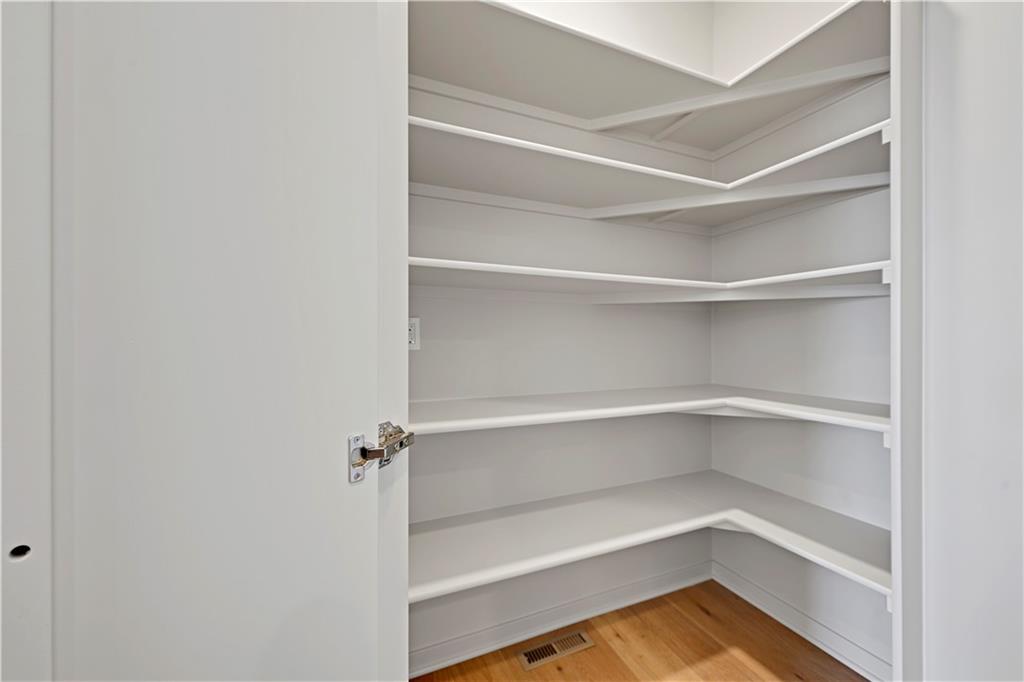 8175 Roundtree Street Lenexa, KS 66220 - Photo 19 of 31