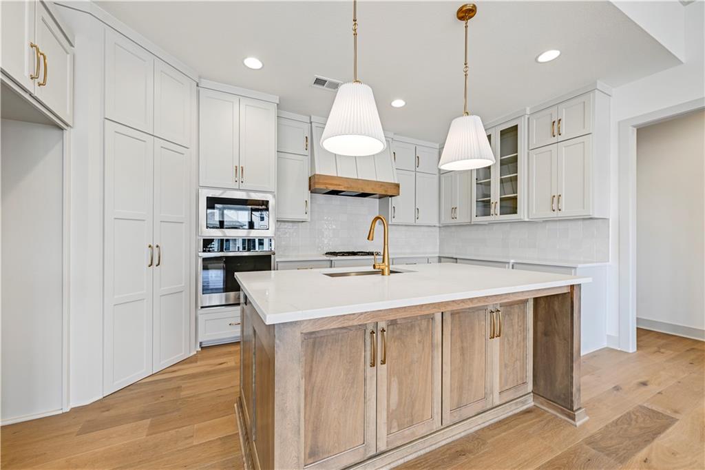 8175 Roundtree Street Lenexa, KS 66220 - Photo 24 of 31