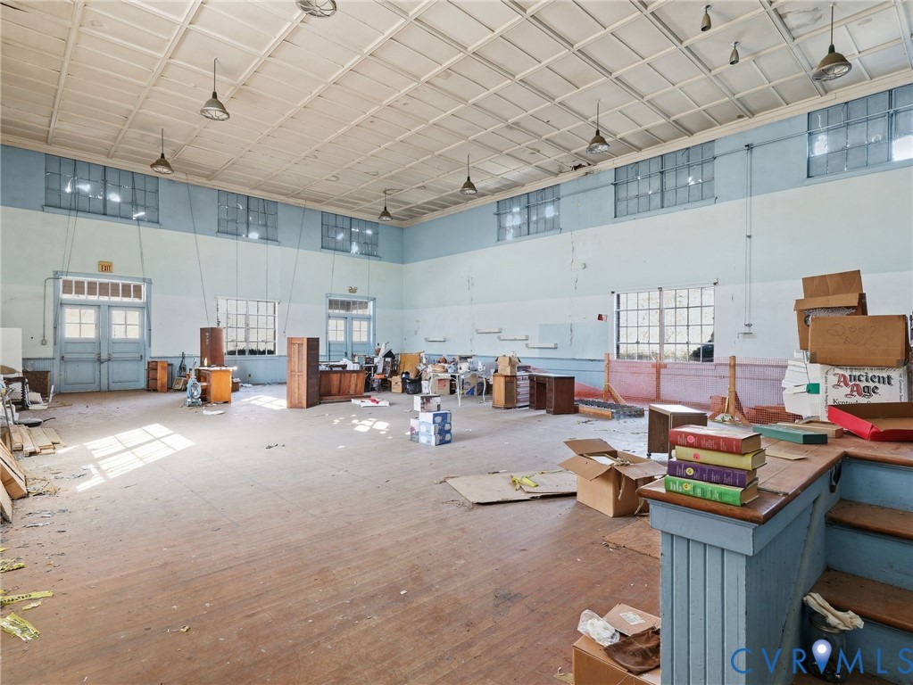 11152 Cross County Road Mineral, VA 23117 - Photo 20 of 29 a room with lots of furniture and clutter