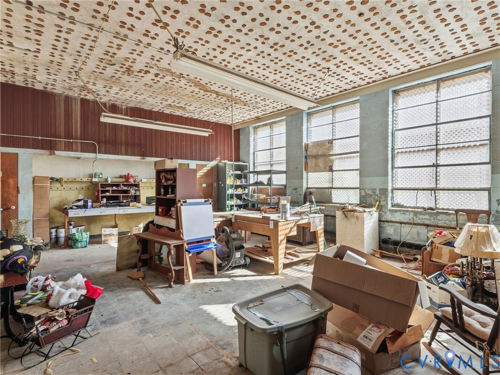 11152 Cross County Road Mineral, VA 23117 - Photo 22 of 29 a room with lots of furniture and clutter