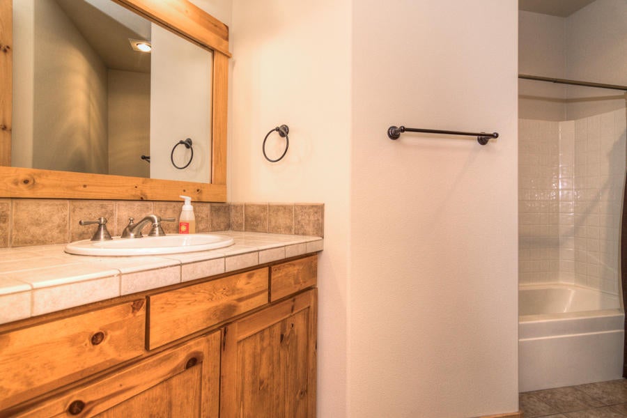 62015 Byram Road Bend, OR 97701 - Photo 36 of 56 Downstairs hall bath