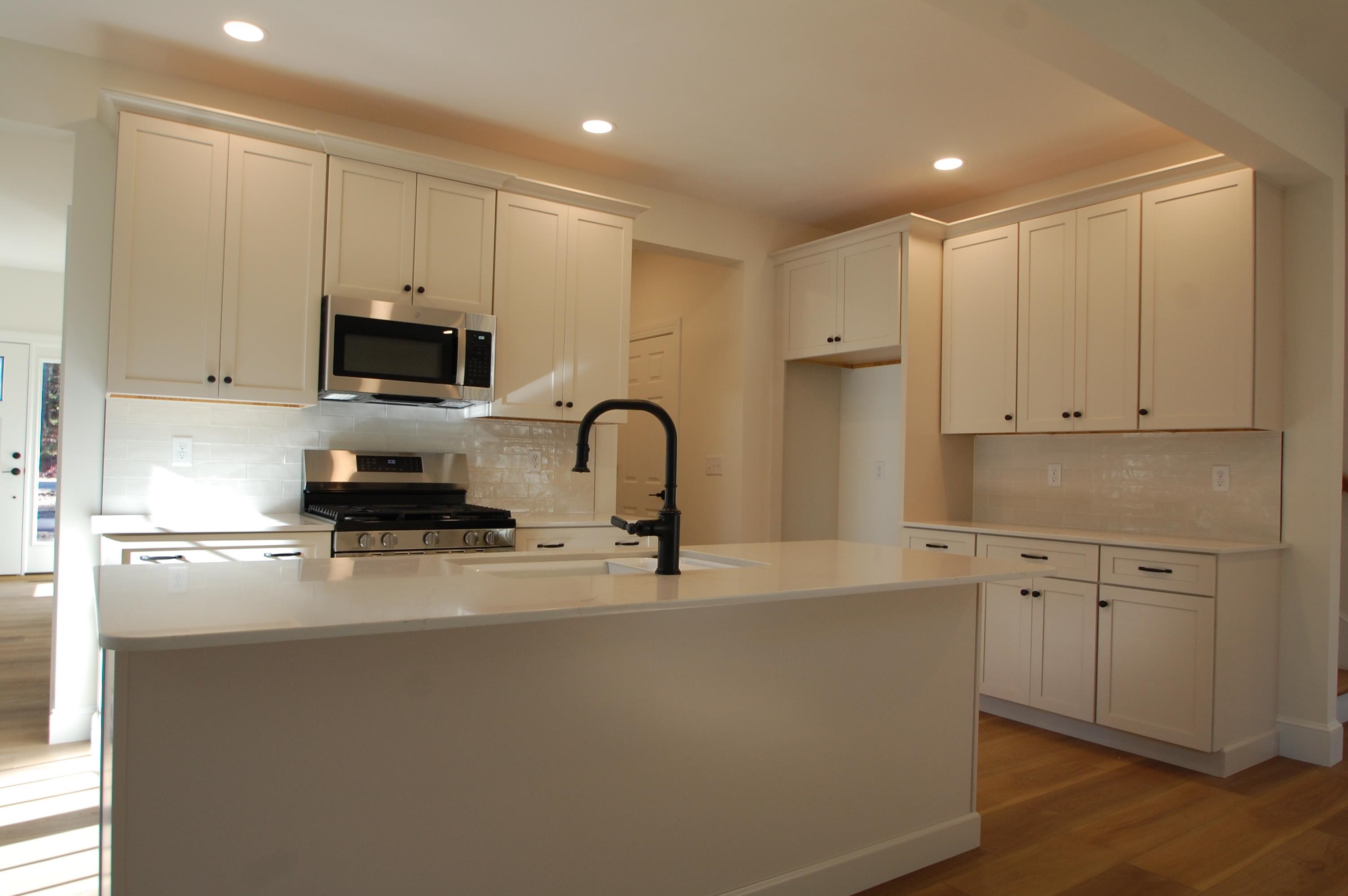 21 B Griffin Road Hudson, NH 03051 - Photo 2 of 18