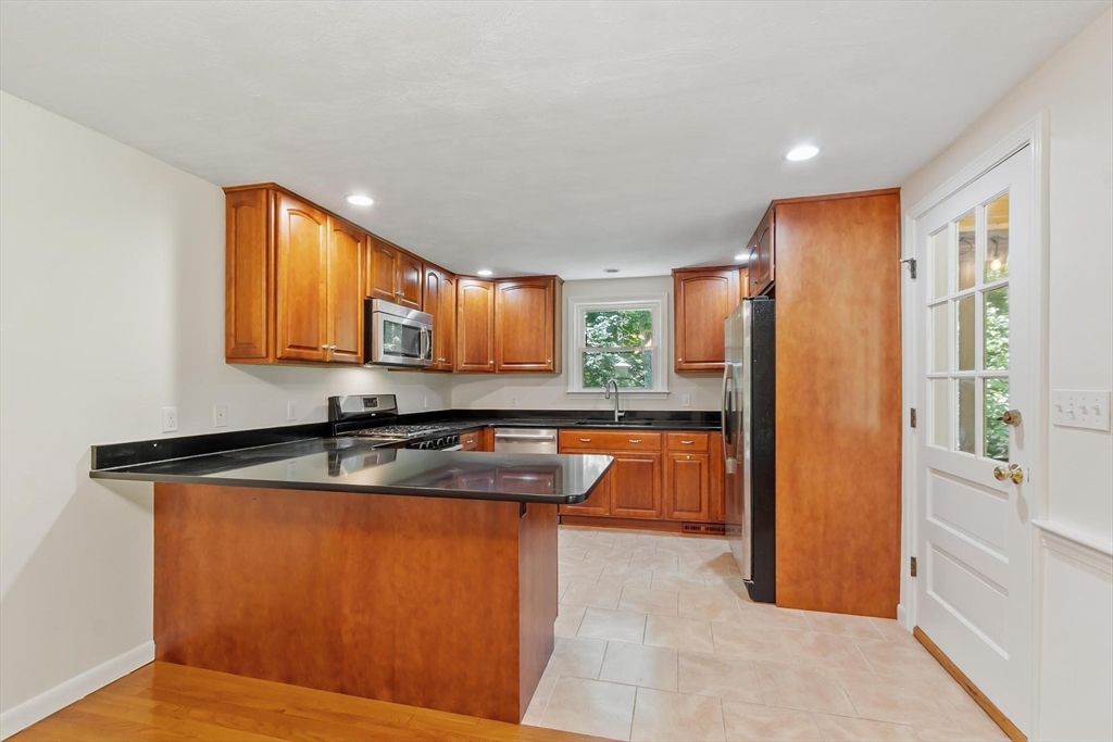 21 Cherokee Road Acton, MA 01720 - Photo 3 of 29