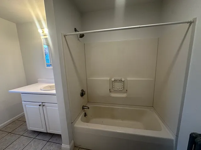 $2,500 | 394 Hollis Street, Unit 1, Framingham, MA 01702