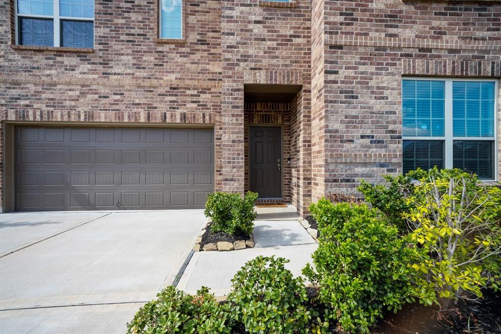 9702 Fairymoss Court Spring, TX 77379 - Photo 2 of 34
