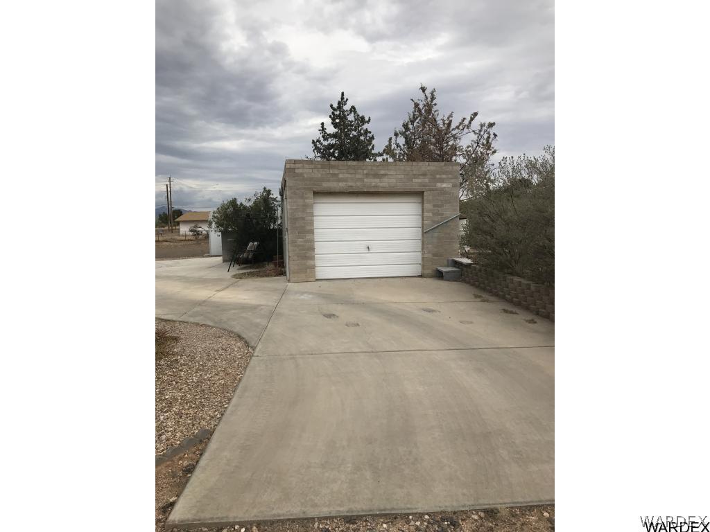 3435 Hodges Road Kingman, AZ 86409 - Photo 3 of 34 Single Car Garage