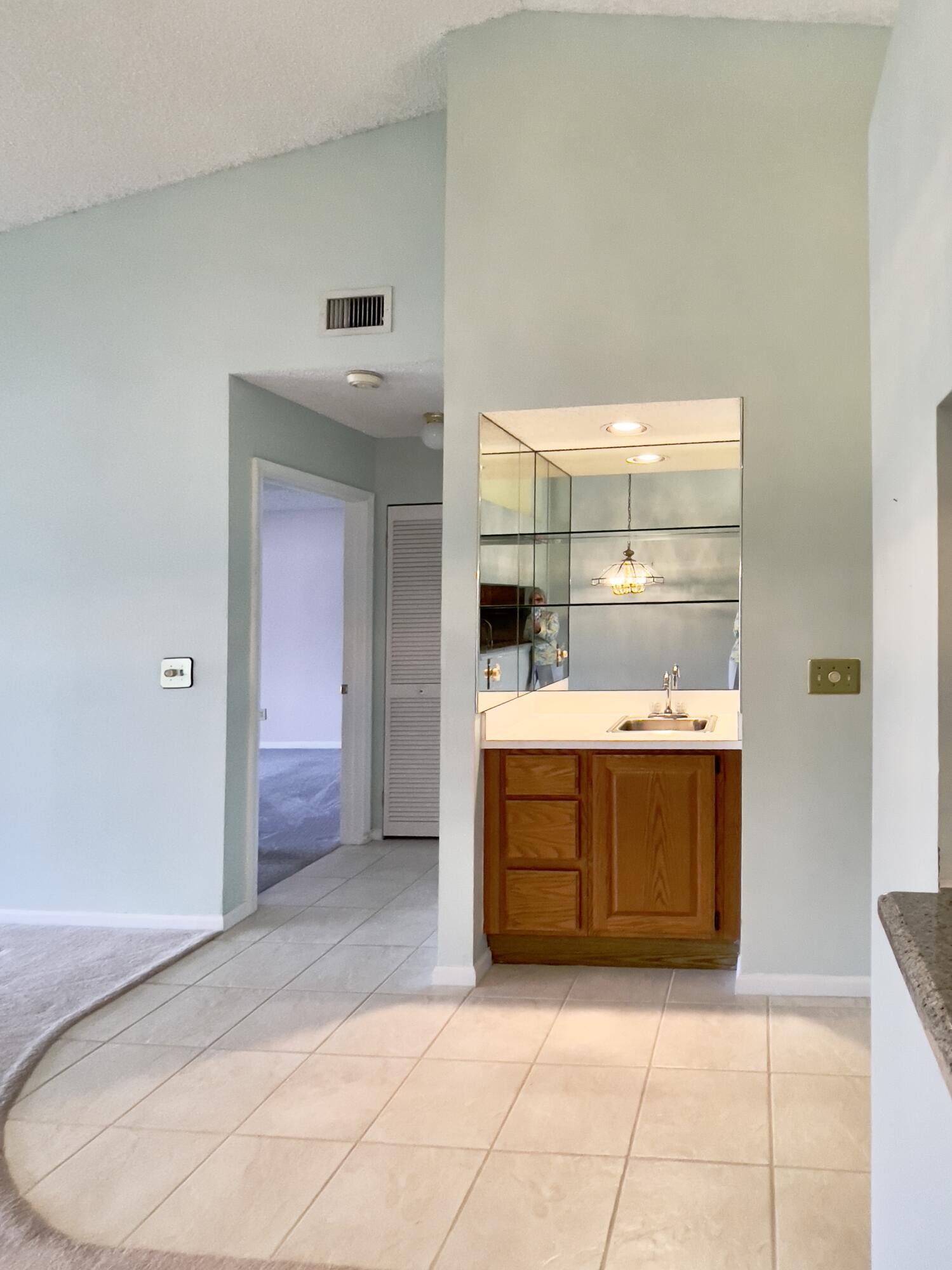 1002 Keystone Drive, Unit B Jupiter, FL 33458 - Photo 14 of 28 Wet Bar