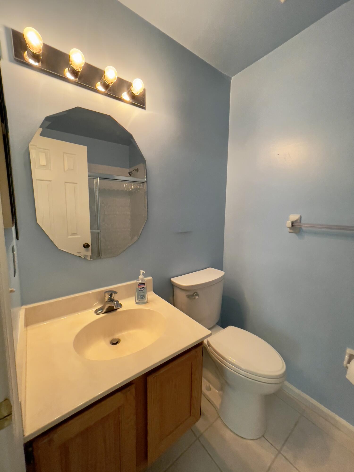 1002 Keystone Drive, Unit B Jupiter, FL 33458 - Photo 24 of 28 Guest Bathroom