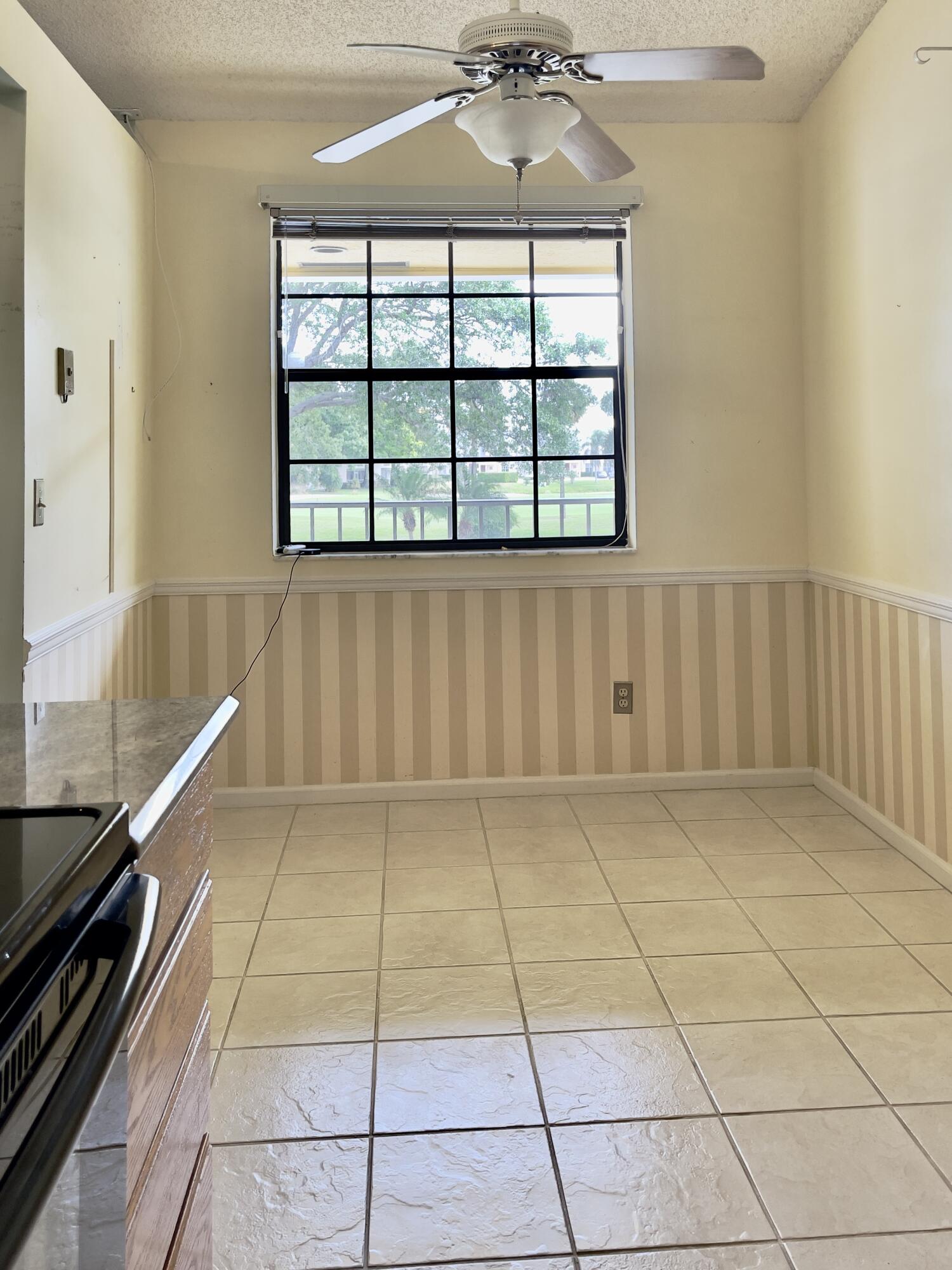 1002 Keystone Drive, Unit B Jupiter, FL 33458 - Photo 8 of 28 Eat in kitchen