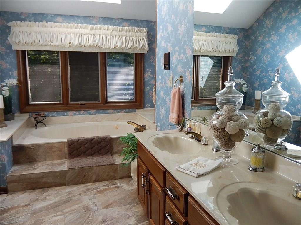9667 Decatur Drive Indianapolis, IN 46256 - Photo 9 of 25 Gallery Image 9