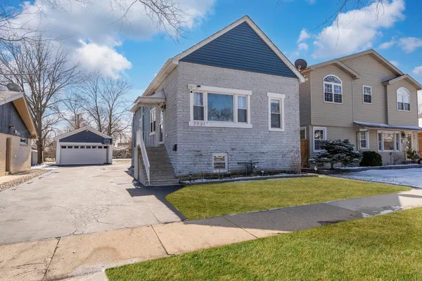 $324,900 | 7731 45th Place, Lyons, IL 60534