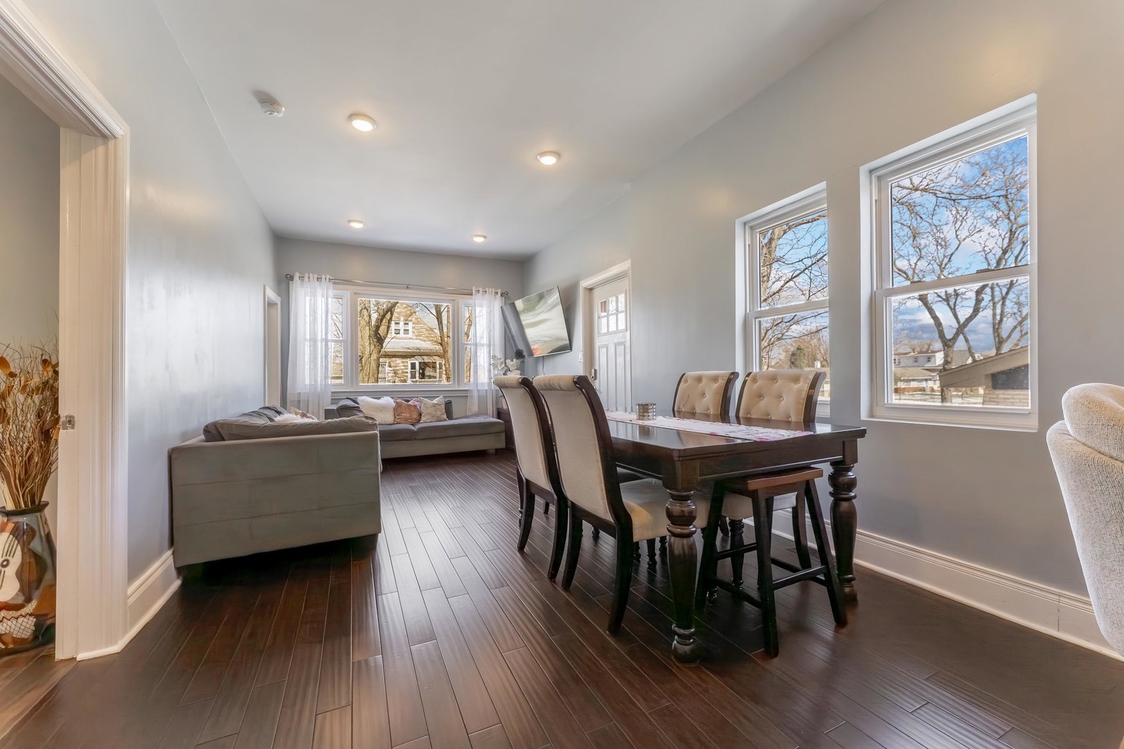 7731 45th Place Lyons, IL 60534 - Photo 4 of 21 a living room with furniture and a wooden floor