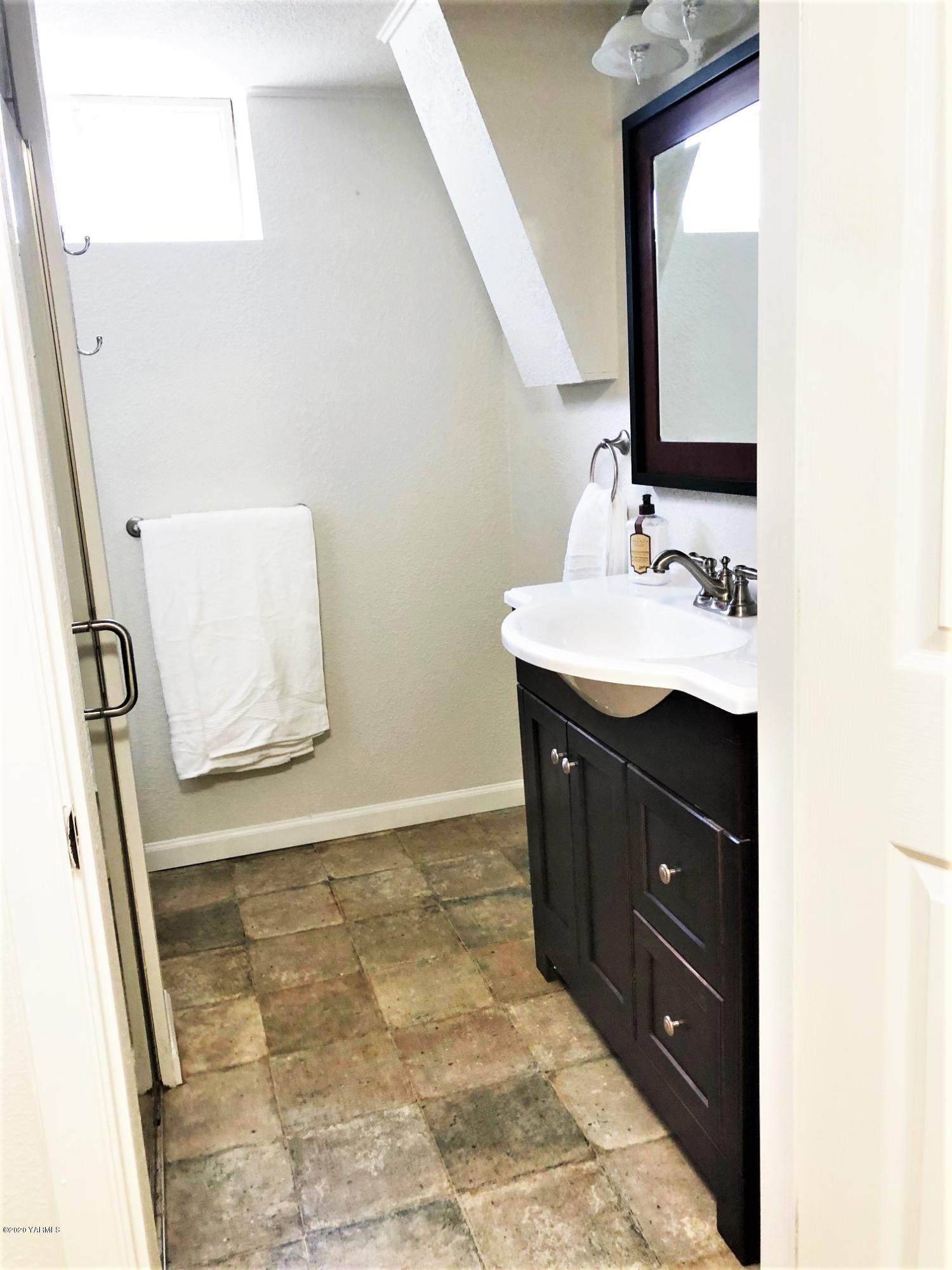 705 West Concord Avenue Grandview, WA 98930 - Photo 12 of 20 a bathroom with a sink vanity and mirror