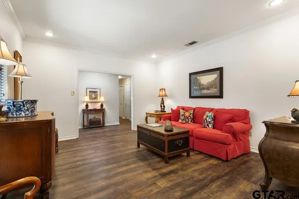 $425,000 | 5701 Regents Row, Tyler, TX 75703