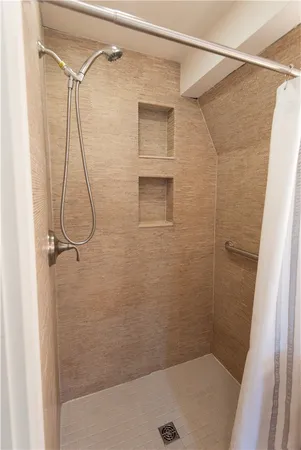 $3,000 | 2 Red Cross Terrace, Newport, RI 02840