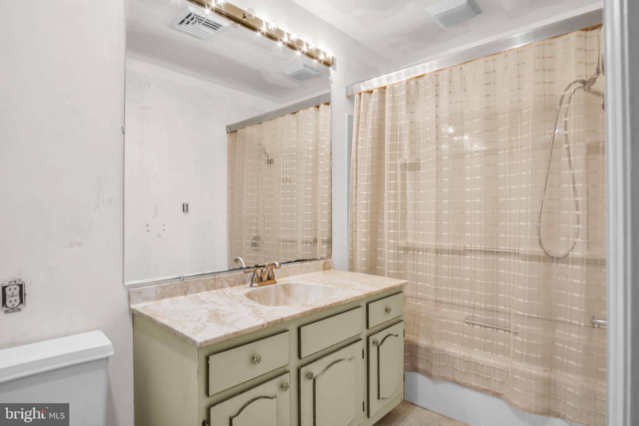 1327 Kuhn Road Boiling Springs, PA 17007 - Photo 28 of 39 Primary bath