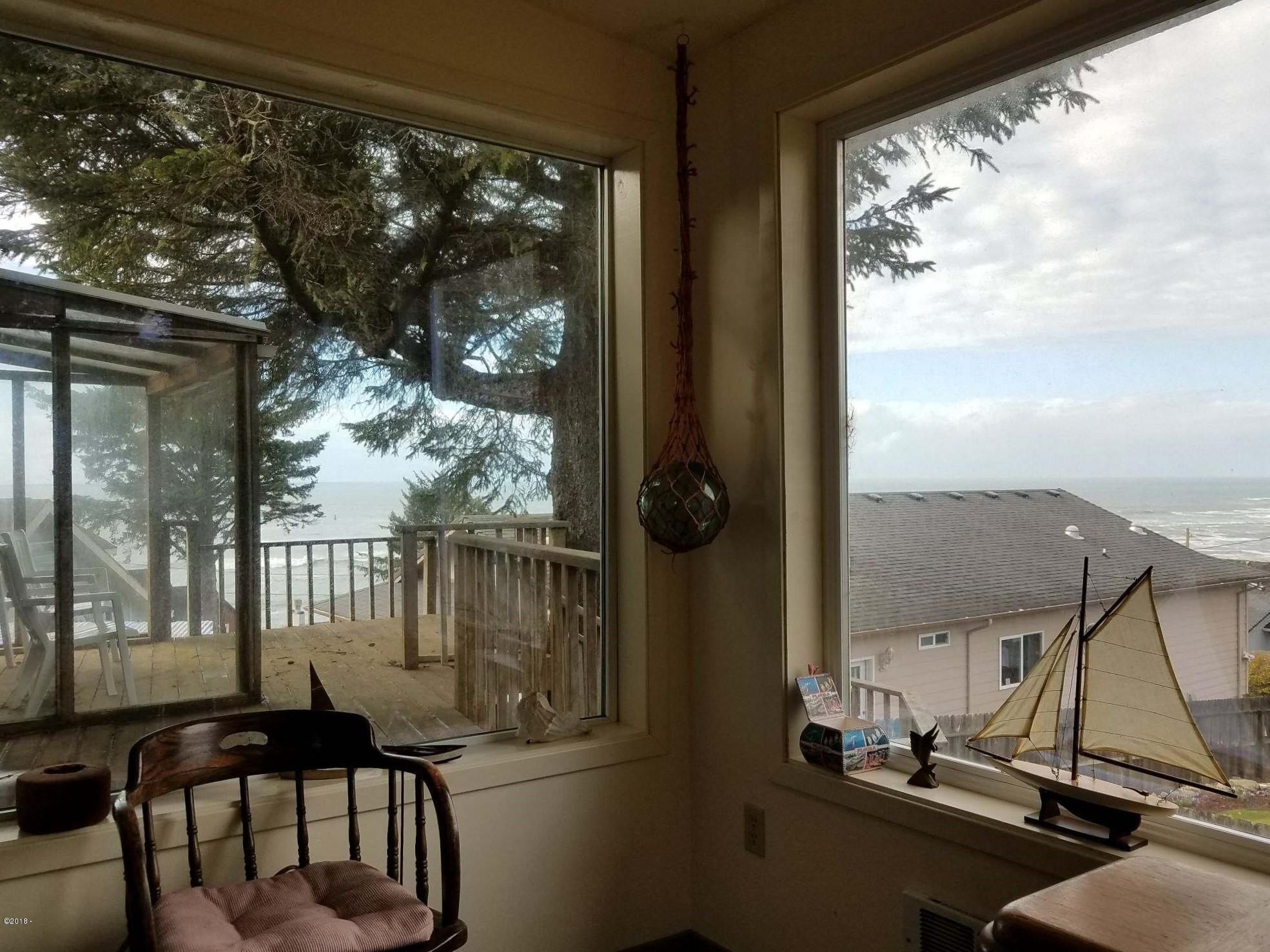 25 Southwest Briscoe Street Depoe Bay, OR 97341 - Photo 6 of 31 Resized952017101095151205