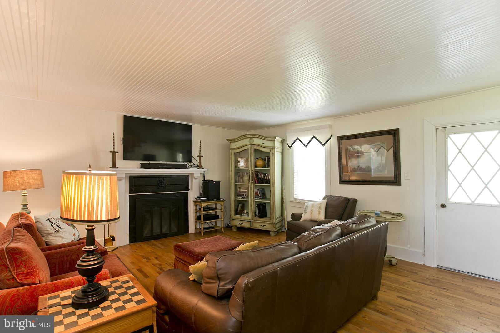 3904 Back Mountain Road Winchester, VA 22602 - Photo 3 of 29 Living Room