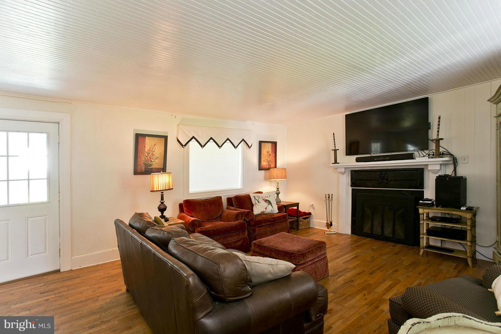 3904 Back Mountain Road Winchester, VA 22602 - Photo 4 of 29 Living Room