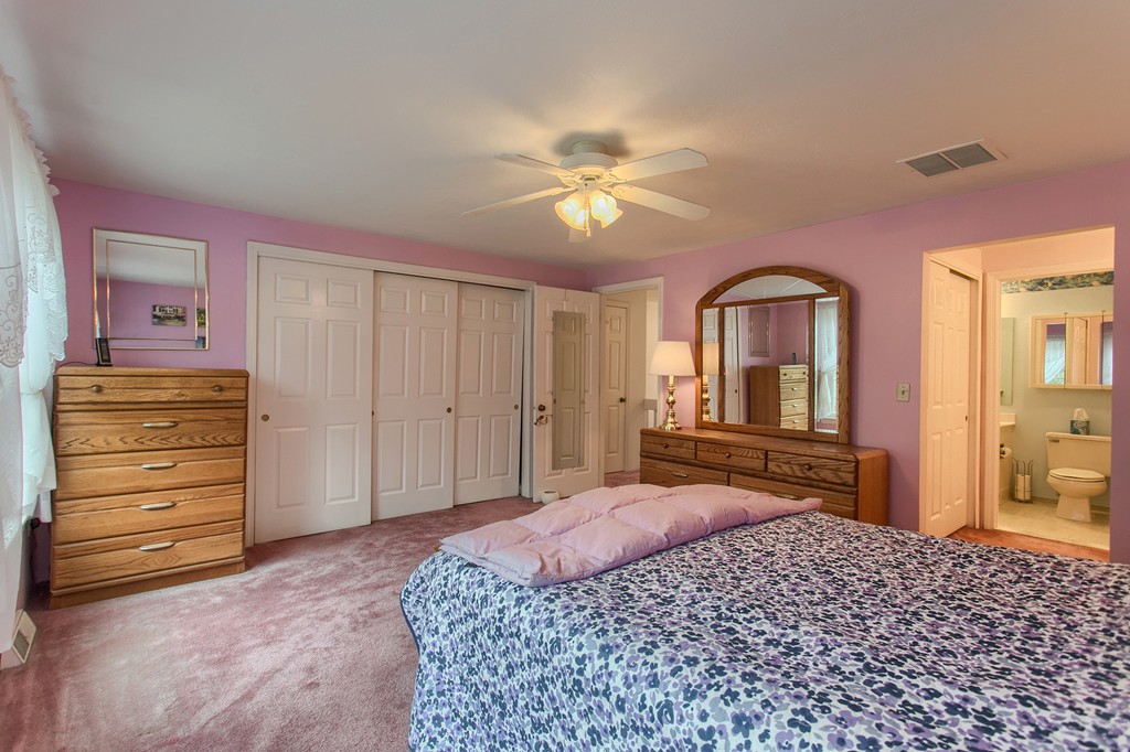 914 Ridgefield Circle, Unit B Clinton, MA 01510 - Photo 20 of 30 a bedroom with a bed and a dresser