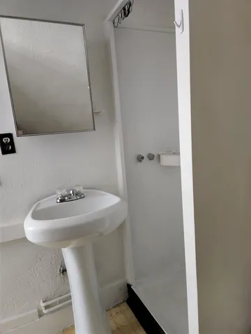 $900 | 14 Preston Street, Unit 2A, Hillsborough, NH 03244