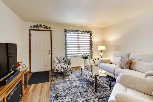 $335,000 | 11534 Antioch Road, Salem Lakes, WI 53179