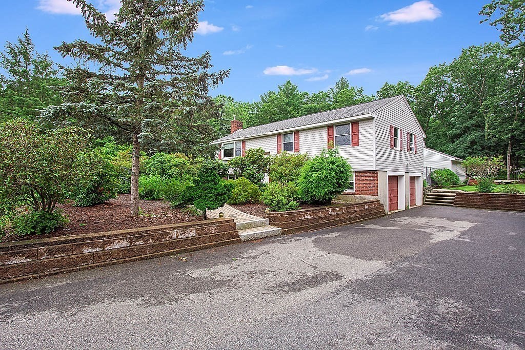 99 Richardson Road Chelmsford, MA 01863 - Photo 1 of 38 Gallery Image 1