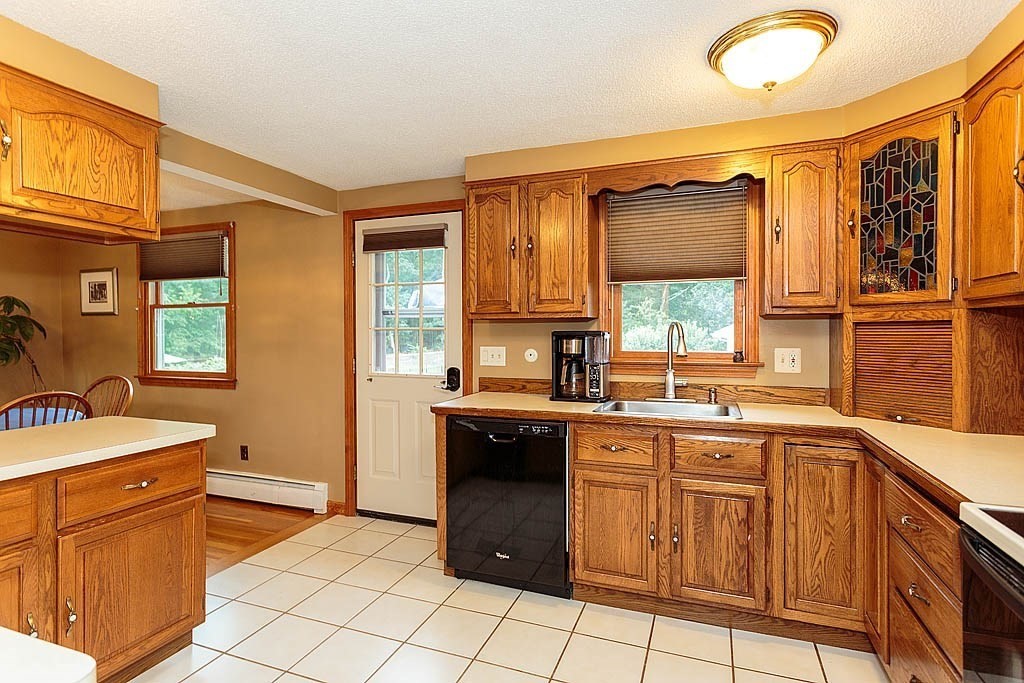 99 Richardson Road Chelmsford, MA 01863 - Photo 2 of 38 Gallery Image 2