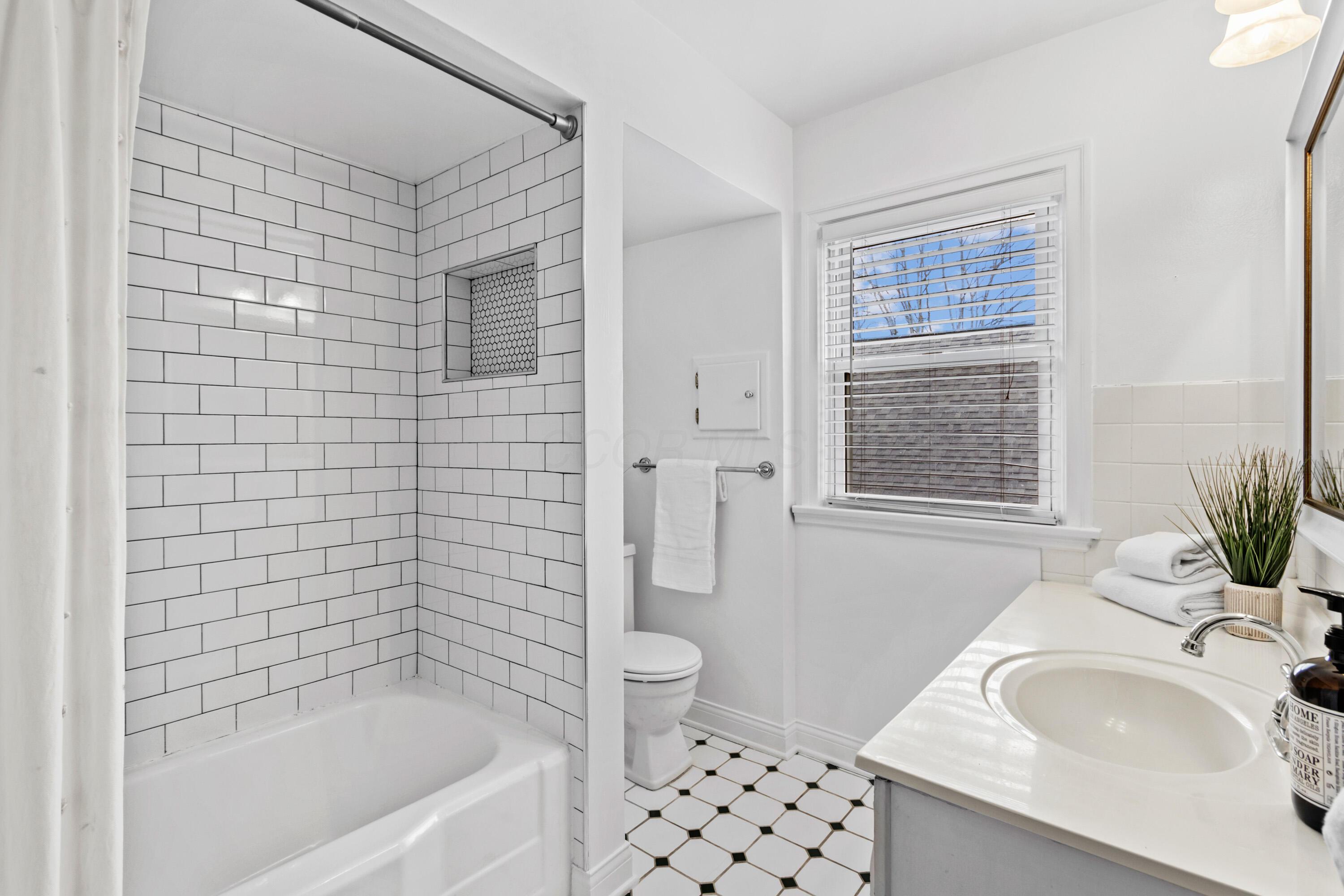 485 Fallis Road Columbus, OH 43214 - Photo 21 of 33 485 Fallis Road-22.jpg-FULL