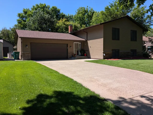 $299,900 | 220 East Hamberg Street, Litchfield, MN 55355