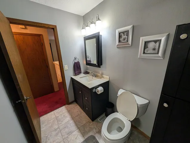 $299,900 | 220 East Hamberg Street, Litchfield, MN 55355