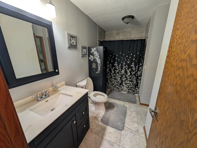 $299,900 | 220 East Hamberg Street, Litchfield, MN 55355