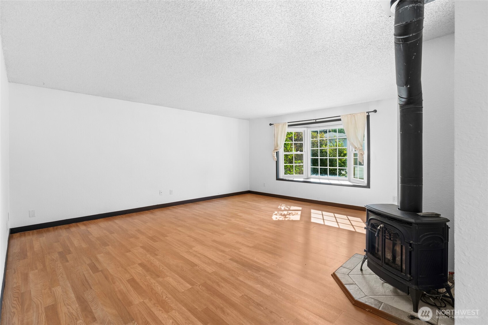 988 Ridgeway Drive Oak Harbor, WA 98277 - Photo 8 of 31 Gallery Image 8