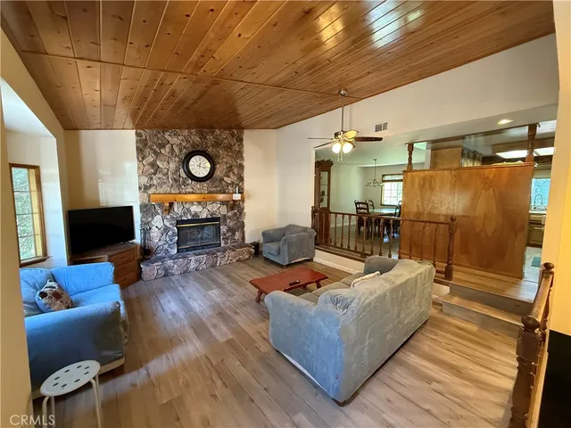 $2,700 | 24466 Horst Drive, Crestline, CA 92325